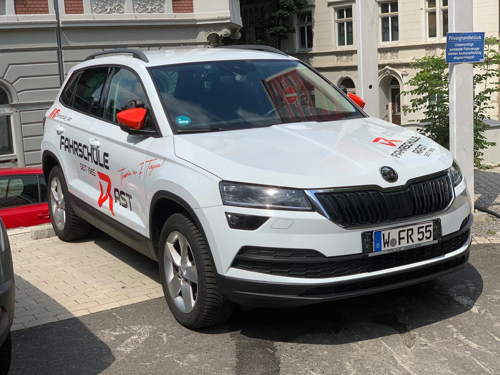 Fahrschulauto der Fahrschule Rast in Wuppertal – Frontansicht